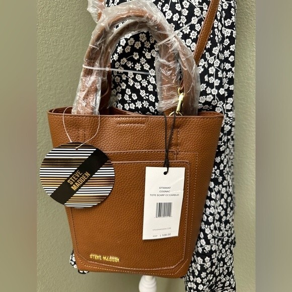 Steve Madden Handbags - Steve Madden brown leather crossbody purse